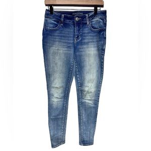 Maurice’s Mid-Rise Stretch Factory Faded Jean Size Small Long Waist 30”